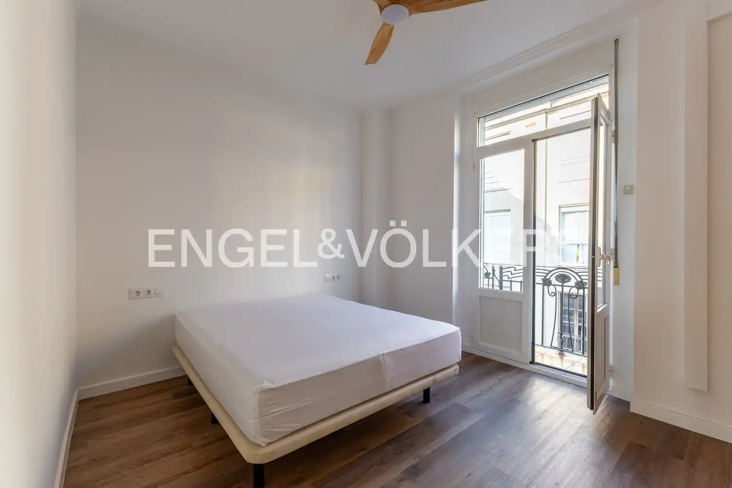 Wohnung zur Miete in Carrer del Pintor Salvador Abril, Russafa