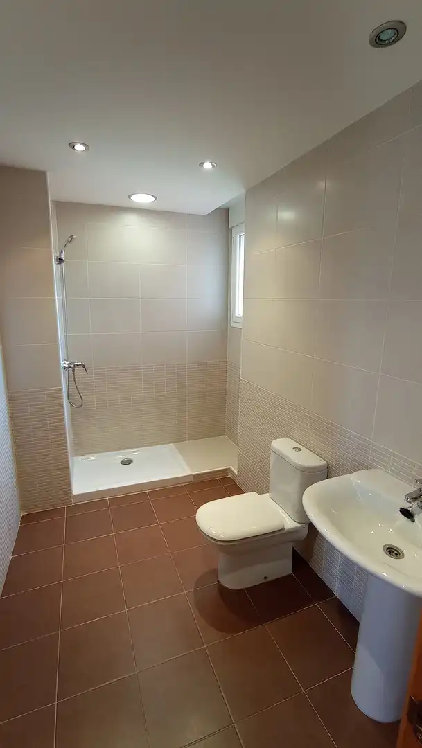 Baño de Casa adosada de alquiler en Pelabravo con Calefacción, Jardín privado y Parquet