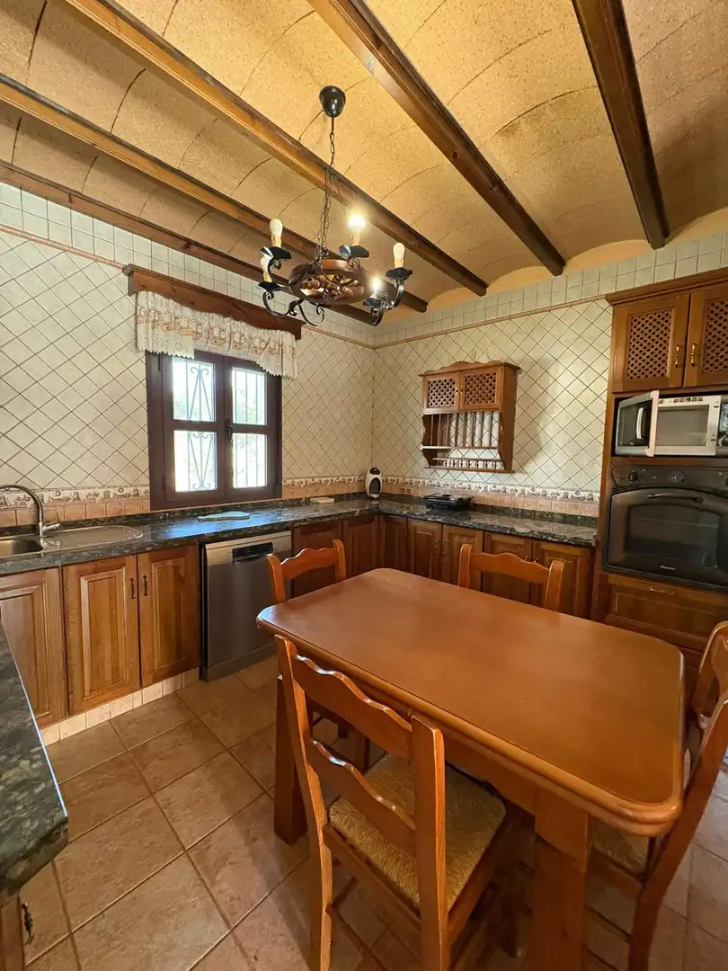 Cocina de Casa o chalet de alquiler en Chiclana de la Frontera con Aire acondicionado, Jardín privado y Piscina