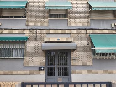 Piso con balcón en venta en Calle ANGEL BRUNA 48