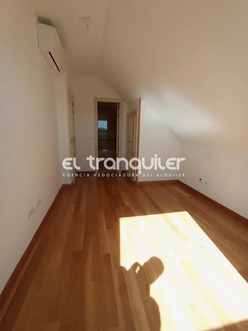 Duplexes for rent in Calle Tejar, Zona Carretera del Plantío