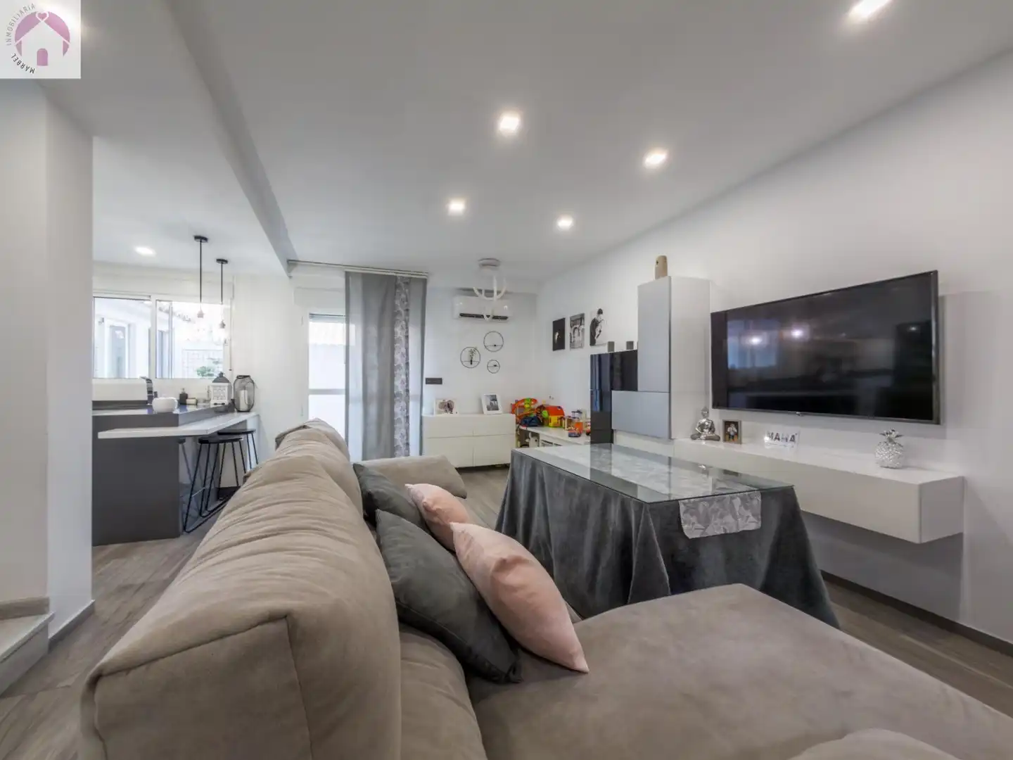 Living room of Detached homes for sale in Cenes de la Vega  with Air Conditioner, Heating and Terrace