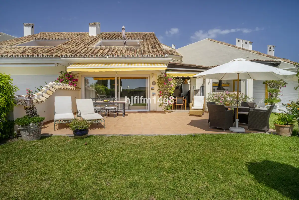 Terraced house for sale in Nueva Andalucía