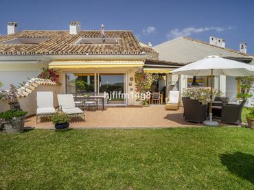 Reihenhaus zum Verkauf in Nueva Andalucía