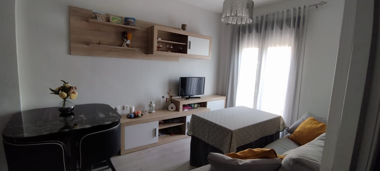 Living room of Flat to rent in  Sevilla Capital  with Air Conditioner, Heating and Parquet flooring