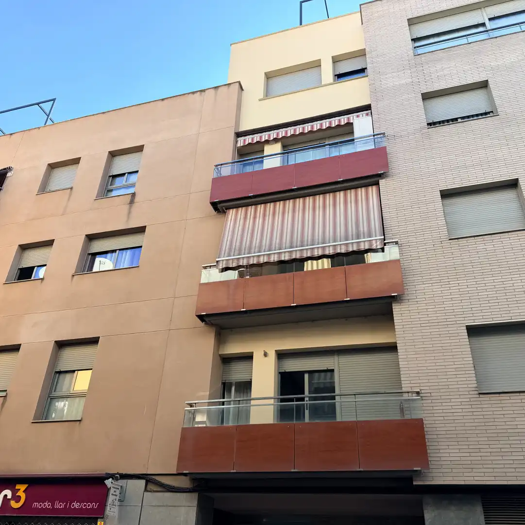 Vista exterior de Pis en venda en Terrassa amb Calefacció, Terrassa i Moblat