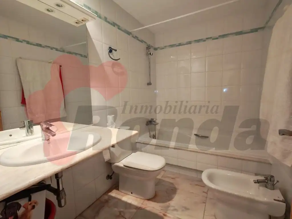 Bany de Apartament de lloguer en Lugo amb Moblat