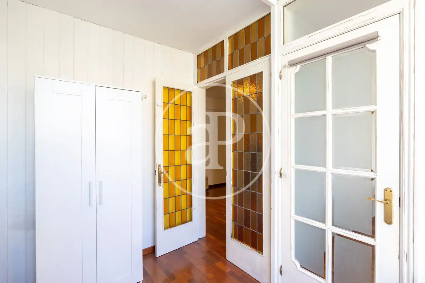 Wohnung zum Verkauf in Barcelona mit Heizung und Privatgarten