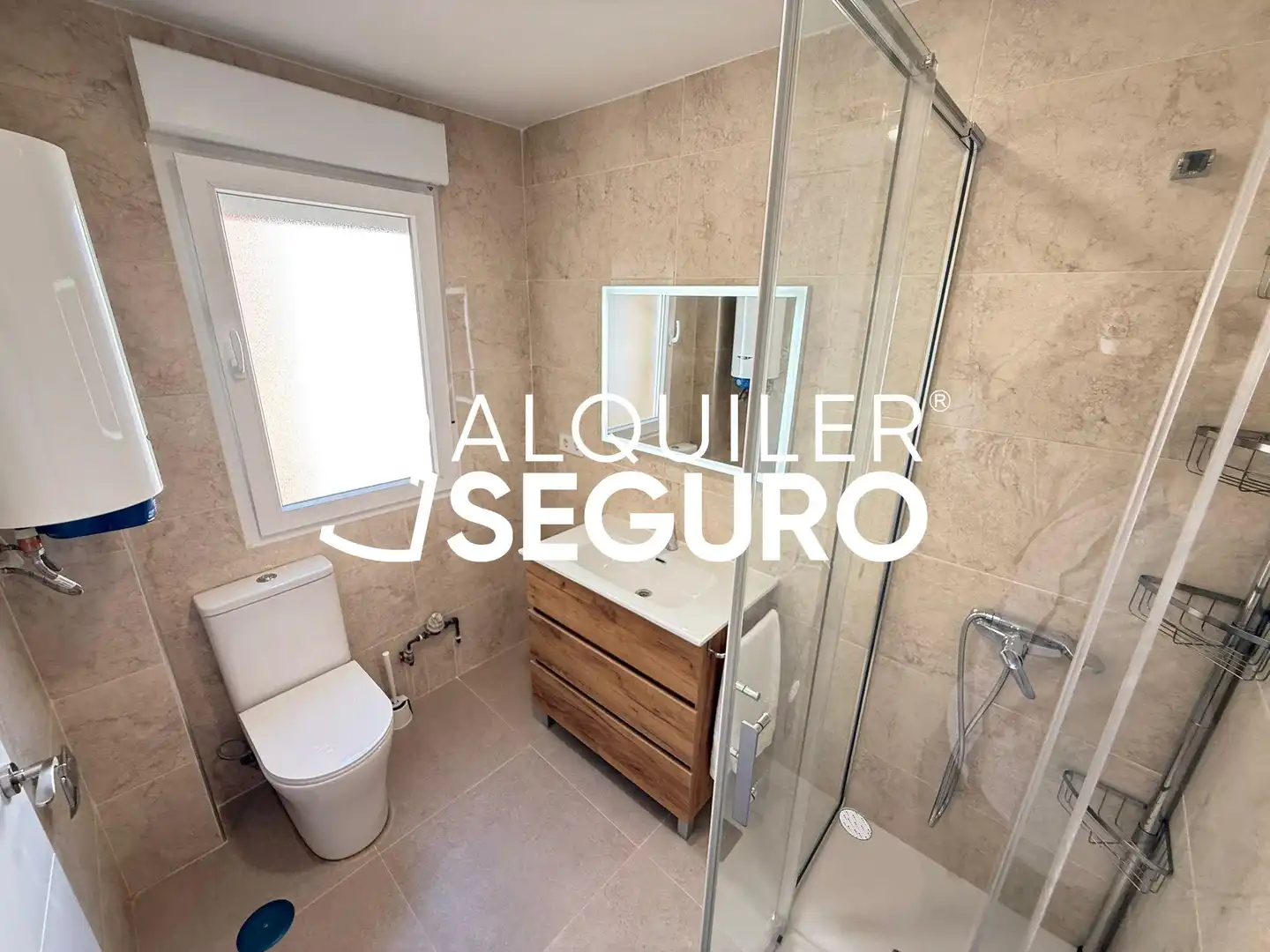 Badezimmer von Wohnung zur Miete in Madrid mit Klimaanlage, Terrasse und Möbliert