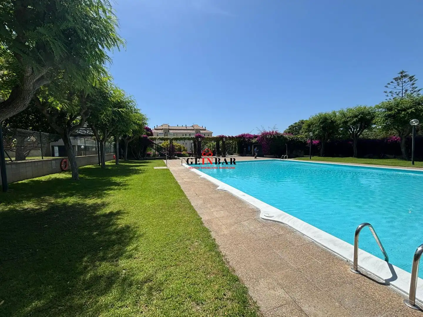Piscina de Dúplex en venda en Sant Andreu de Llavaneres amb Calefacció, Jardí privat i Parquet