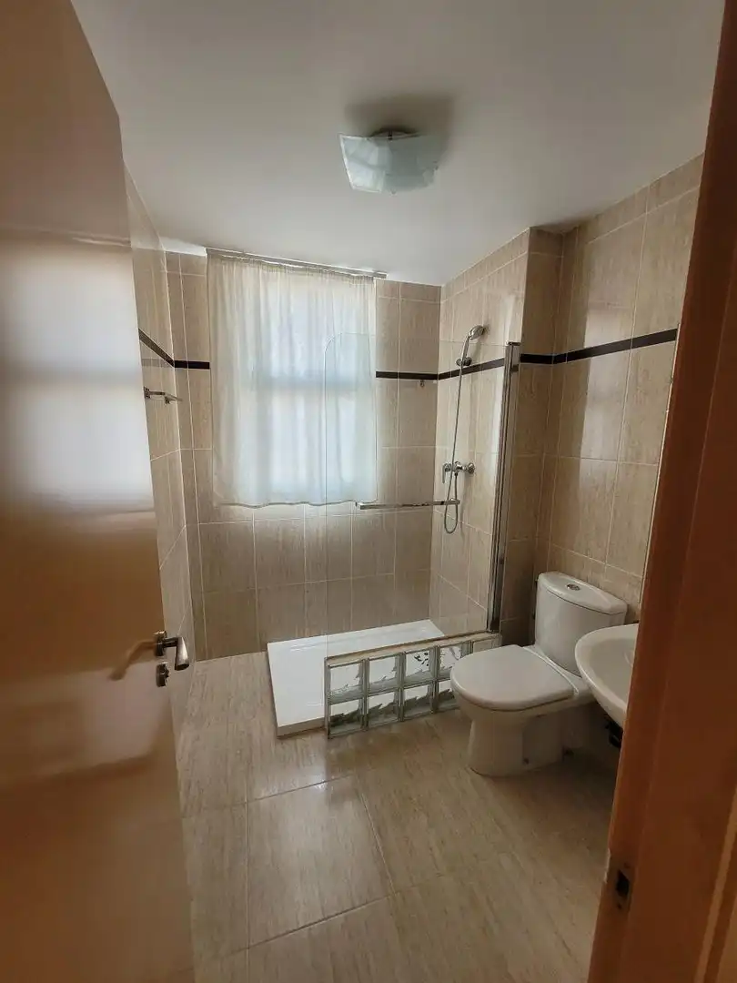 Baño de Casa adosada en venta en Almazora / Almassora con Aire acondicionado, Terraza y Balcón