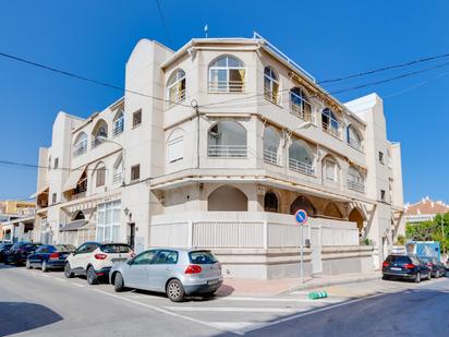 Vista exterior de Dúplex en venda en Torrevieja amb Aire condicionat, Terrassa i Balcó