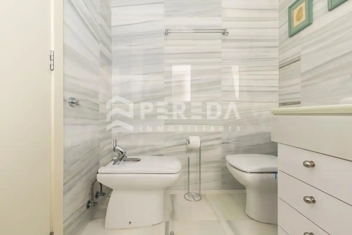 Badezimmer von Wohnung zum Verkauf in Roquetas de Mar mit Klimaanlage, Privatgarten und Terrasse