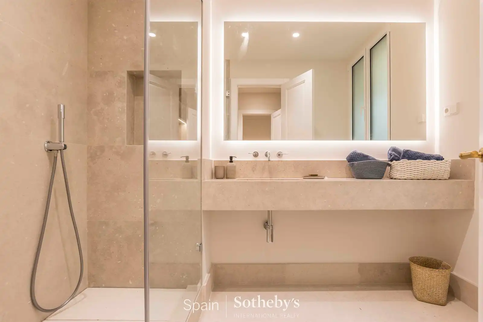 Baño de Apartamento en venta en Madrid con Aire acondicionado, Calefacción y Trastero