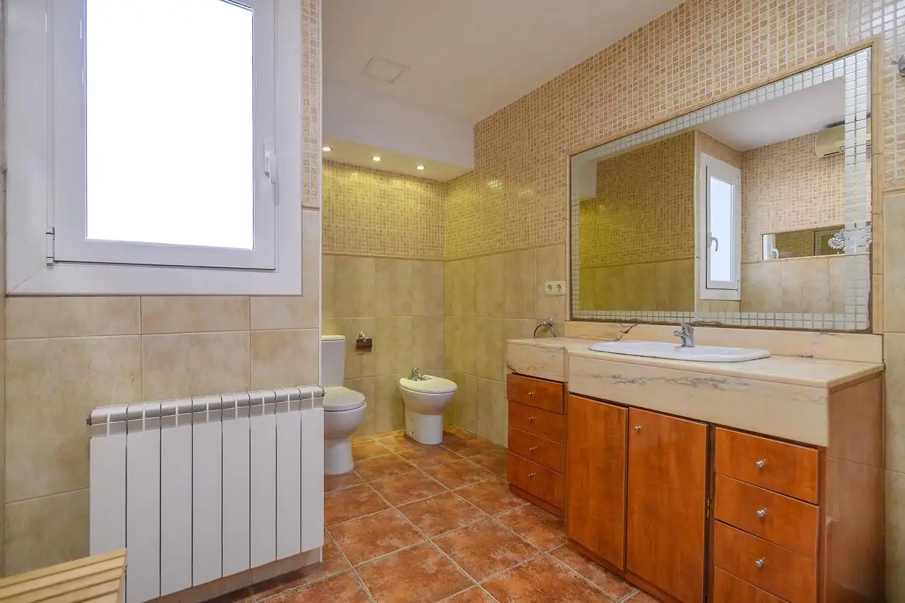 Bathroom of Flat for sale in Sant Joan de Vilatorrada  with Air Conditioner and Heating