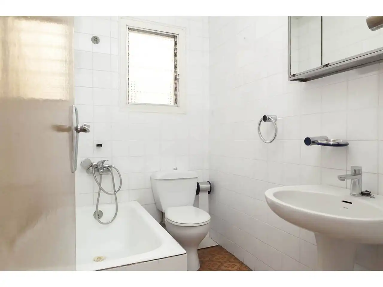 Baño de Piso en venta en L'Hospitalet de Llobregat con Balcón
