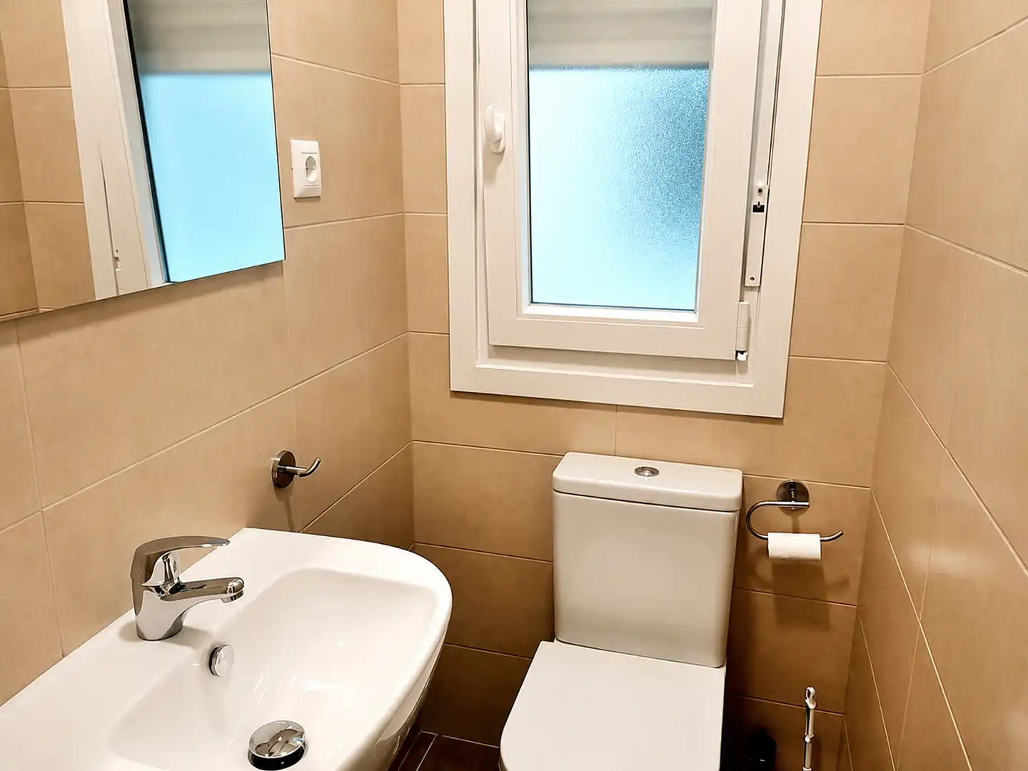 Baño de Piso de alquiler en Santander con Calefacción, Terraza y Horno