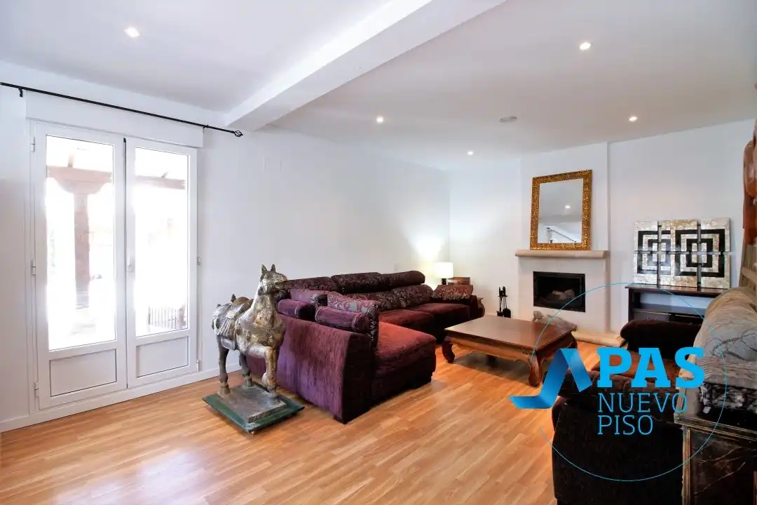 Wohnzimmer von Haus oder Chalet zum Verkauf in Santander mit Privatgarten, Parkett und Terrasse