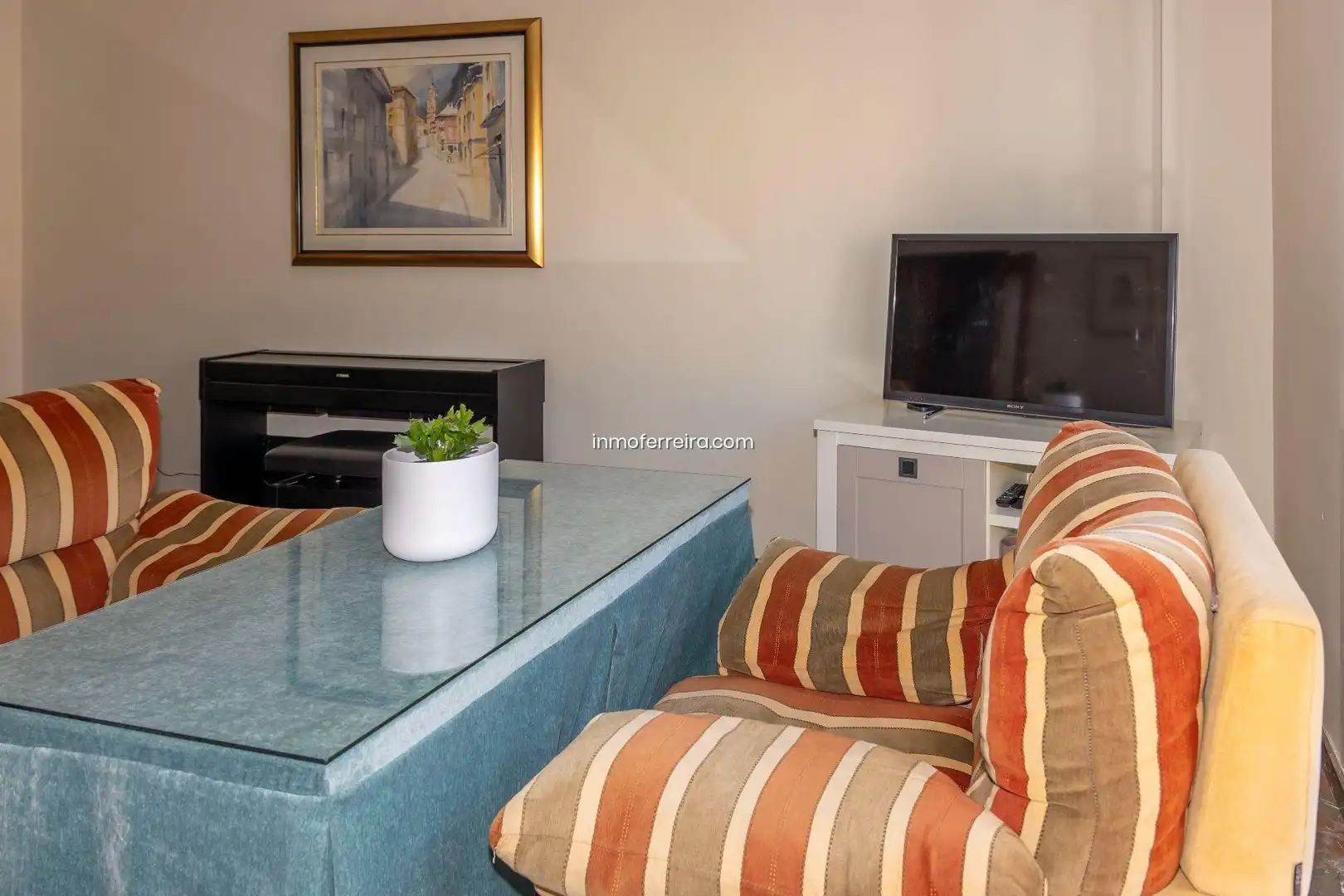 Sala d'estar de Casa adosada en venda en Guadix amb Aire condicionat, Calefacció i Jardí privat