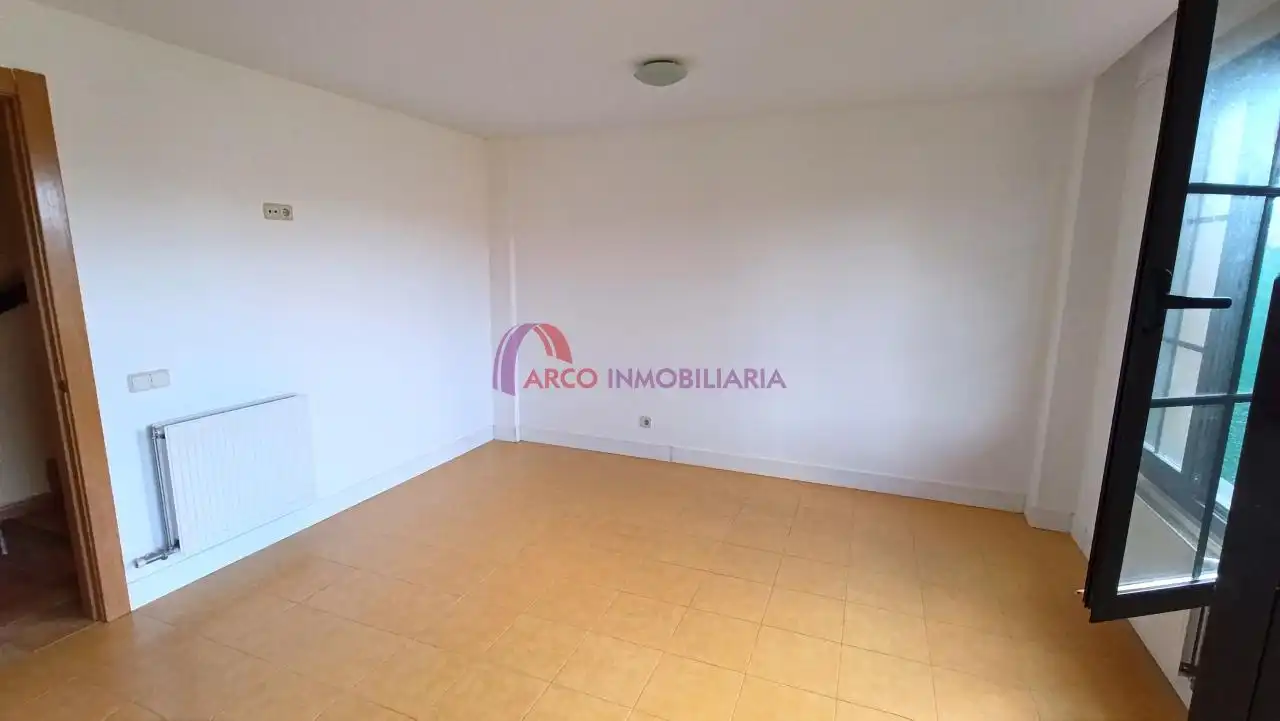 Einfamilien-Reihenhaus zum Verkauf in Cardeñadijo mit Heizung, Privatgarten und Terrasse