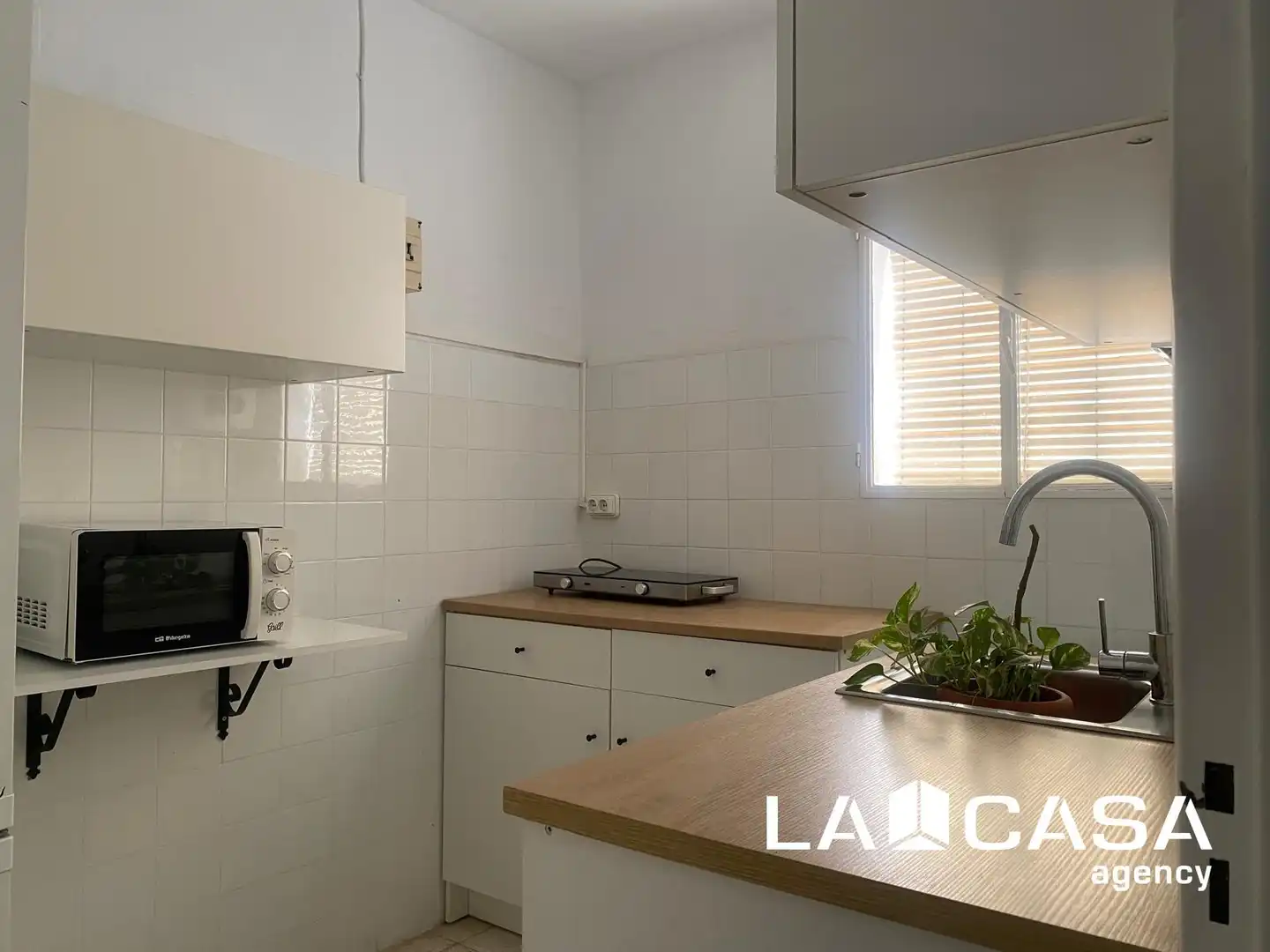 Cuina de Pis en venda en Dos Hermanas amb Aire condicionat i Terrassa