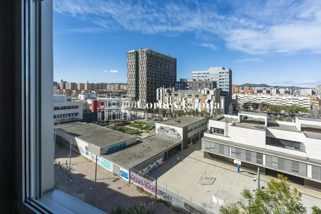 Außenansicht von Wohnung zum Verkauf in Barcelona mit Klimaanlage, Heizung und Privatgarten
