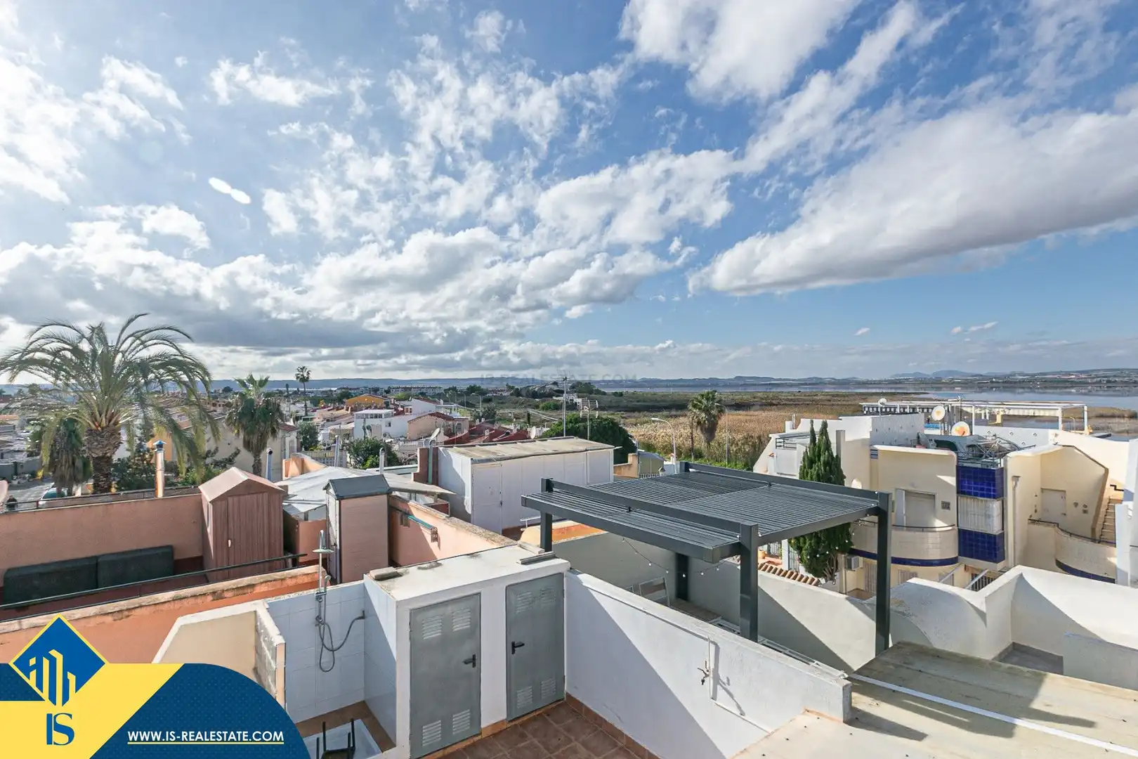 House with pool for sale in Zona Carrefour - Urbanizaciones