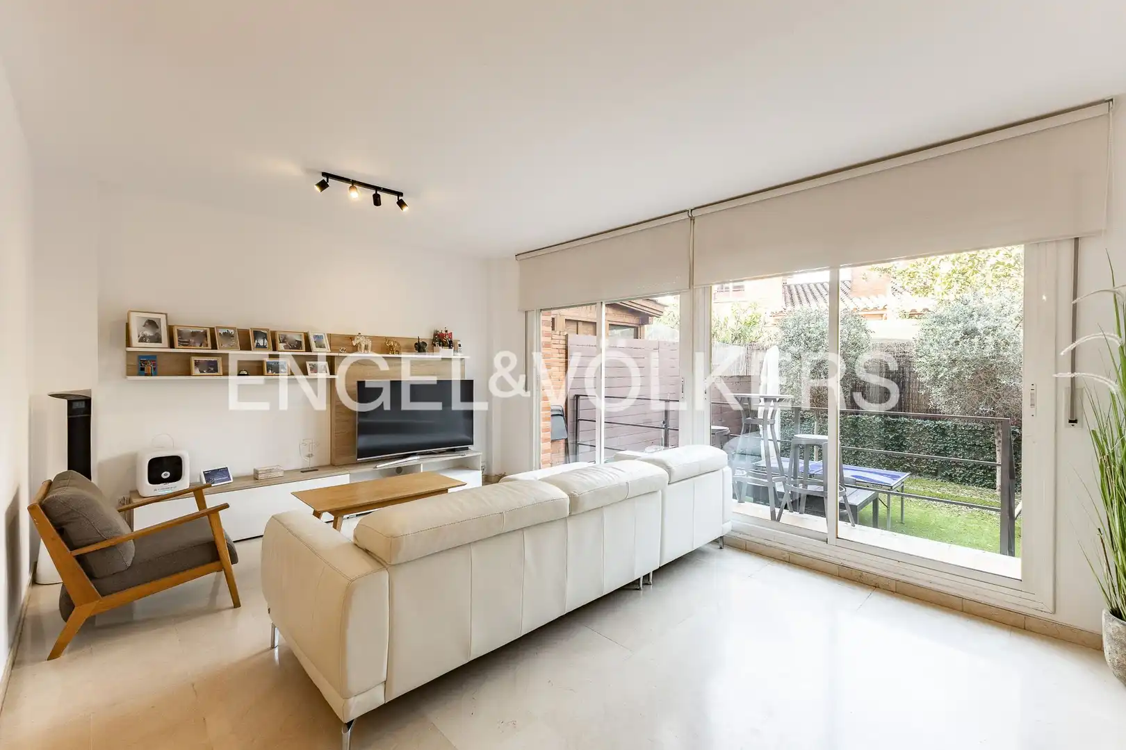 Living room of Houses for sale in Sant Cugat del Vallès  with Heating and Private garden