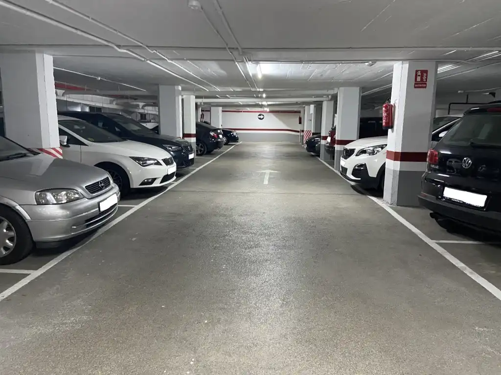 Garage for sale in Barcelona, Barcelona