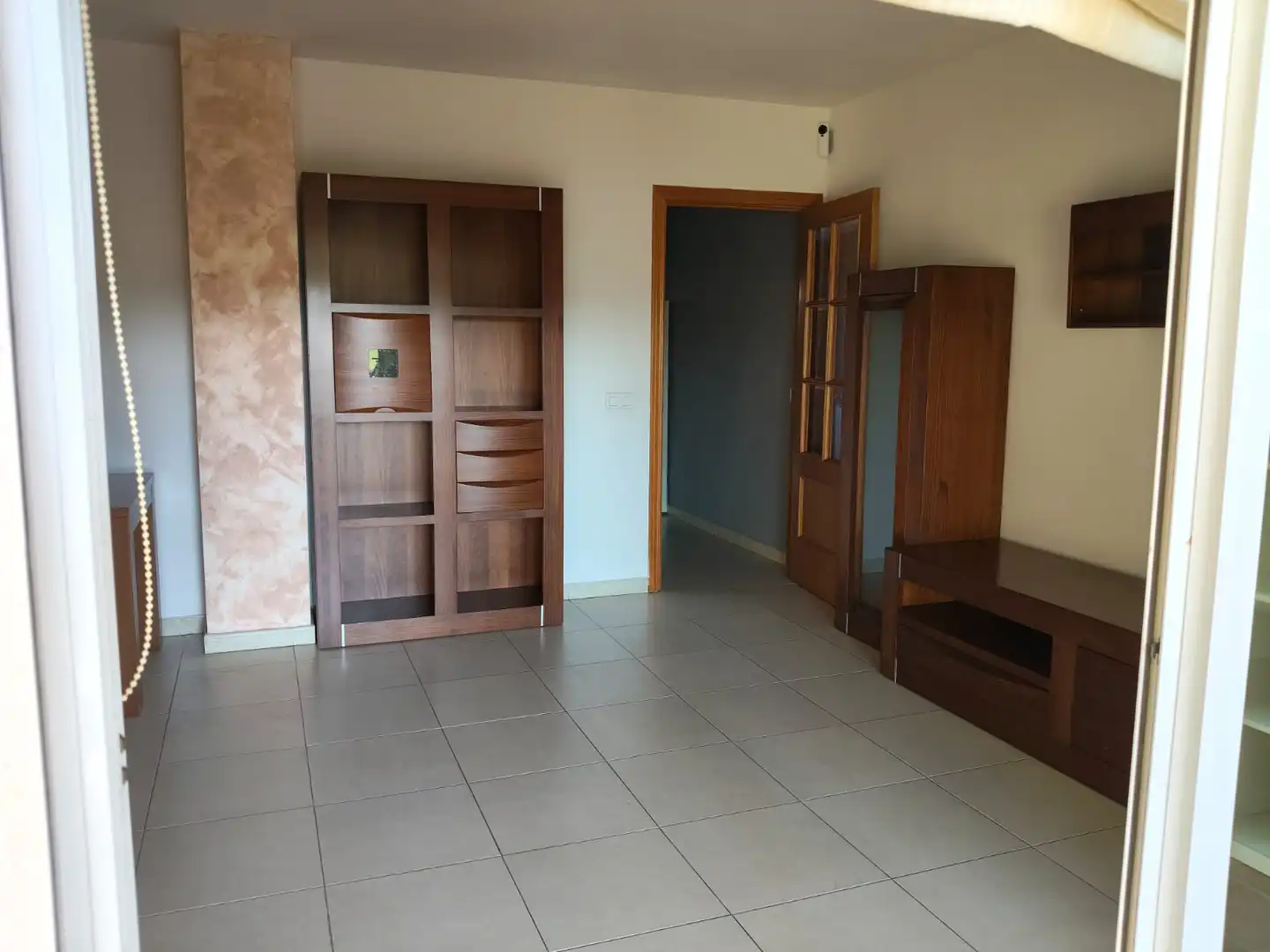 Sala d'estar de Casa adosada en venda en Yebes amb Calefacció, Jardí privat i Traster
