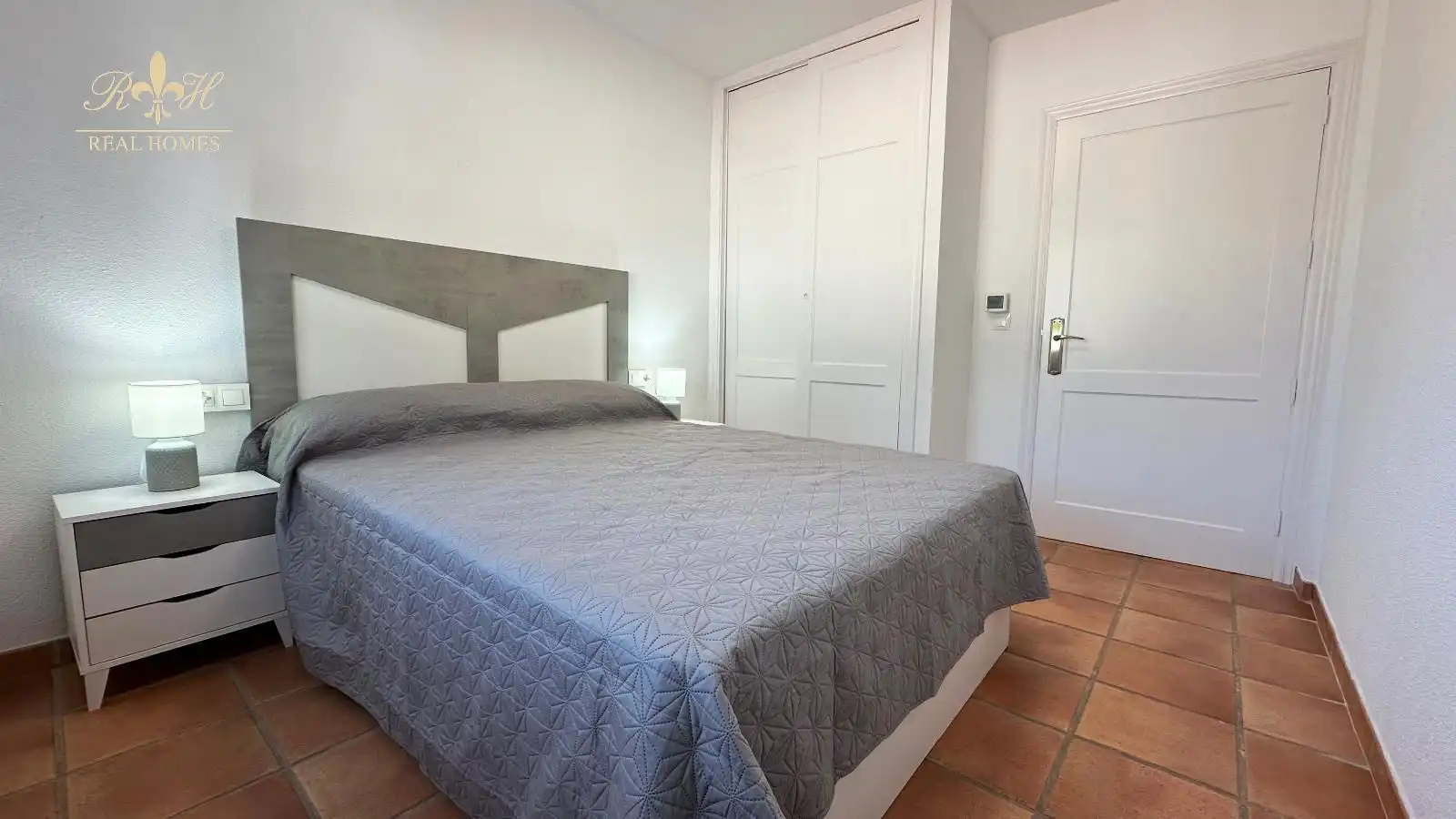 Habitación de Piso de alquiler en L'Alfàs del Pi con Aire acondicionado, Terraza y Piscina