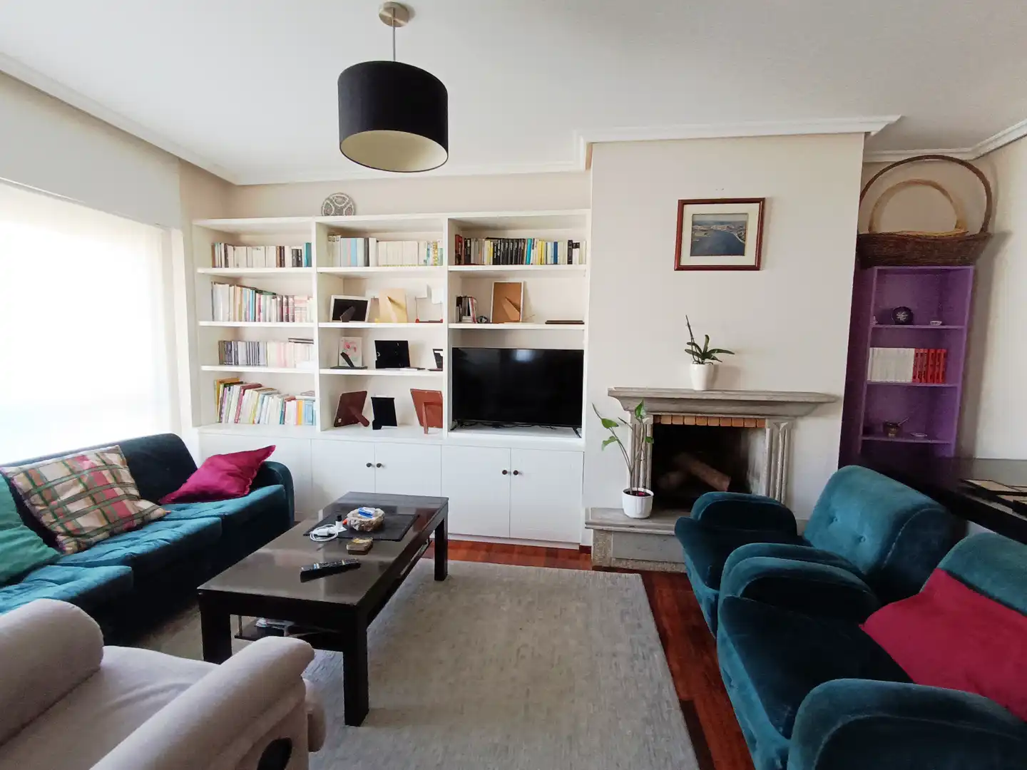 Wohnzimmer von Wohnungen zum Verkauf in Pontevedra Capital  mit Heizung, Parkett und Abstellraum