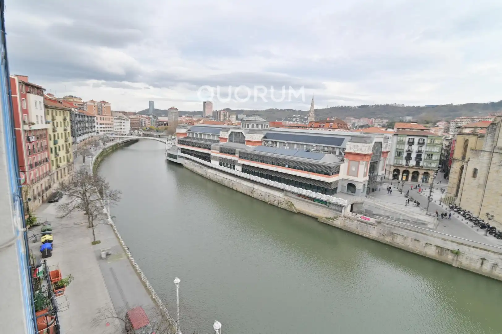 Exterior view of Flat for sale in Bilbao   with Furnished, Balcony and Jacuzzi
