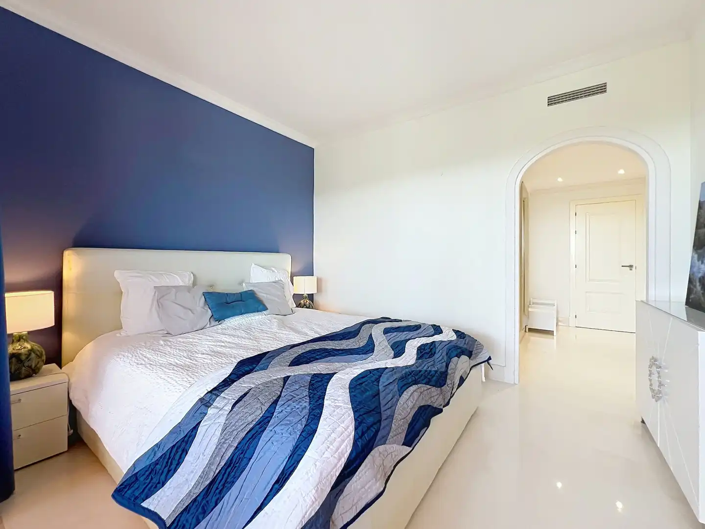 Dormitori de Apartament en venda en Benahavís amb Aire condicionat i Terrassa