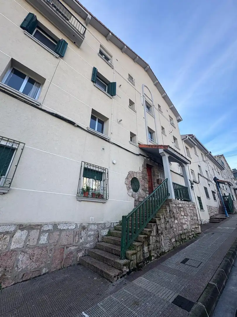 Außenansicht von Wohnung zum Verkauf in Errenteria mit Heizung und Terrasse