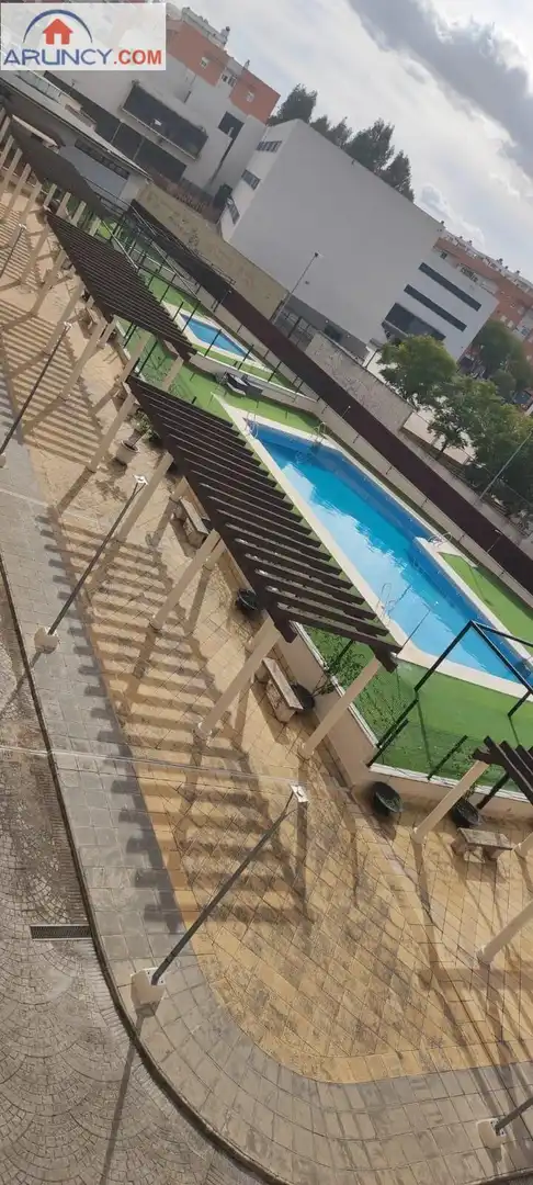 Piscina de Piso de alquiler en Montequinto con Aire acondicionado, Calefacción y Jardín privado