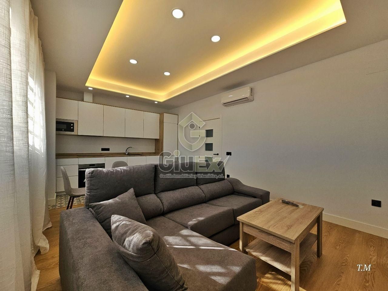 Sala d'estar de Apartament de lloguer en Cáceres Capital amb Aire condicionat, Calefacció i Moblat