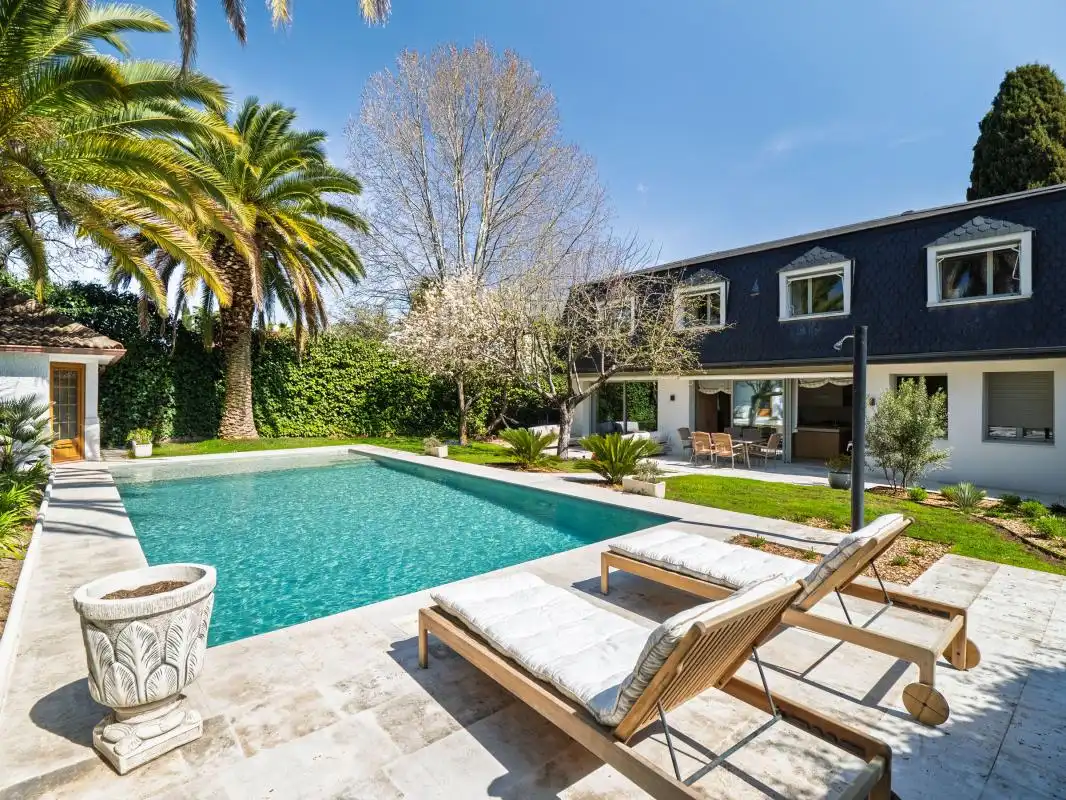 Swimming pool of Houses for sale in Madrid  with Air Conditioner, Heating and Private garden