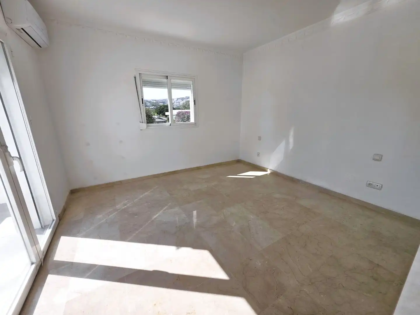 Dormitori de Casa o xalet de lloguer en Marbella amb Jardí privat, Terrassa i Piscina