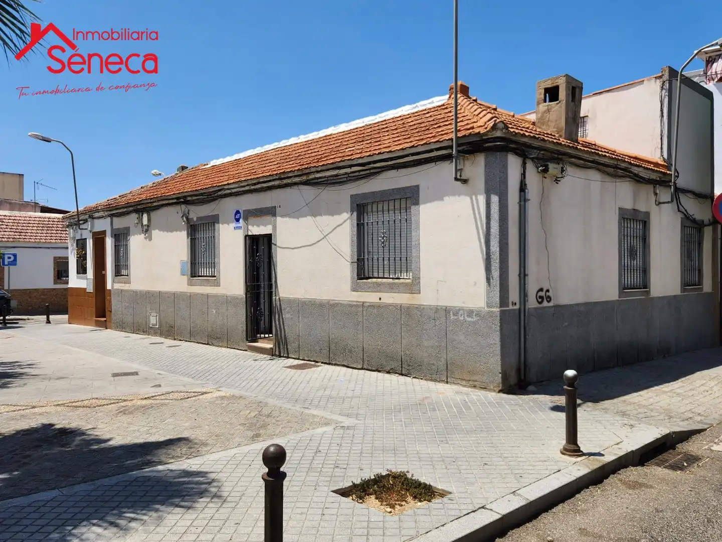 Vista exterior de Casa adosada en venda en Córdoba amb Terrassa