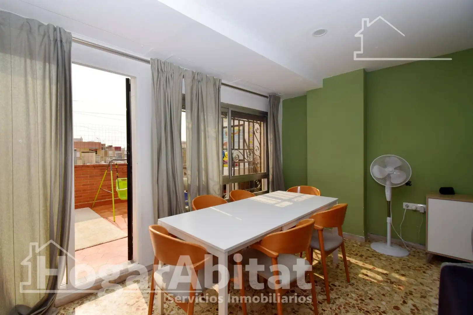 Habitación de Ático en venta en Catarroja con Terraza, Trastero y Balcón