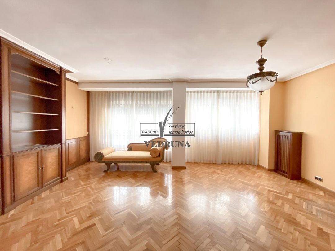 Living room of Flat for sale in  Zaragoza Capital  with Air Conditioner, Heating and Private garden