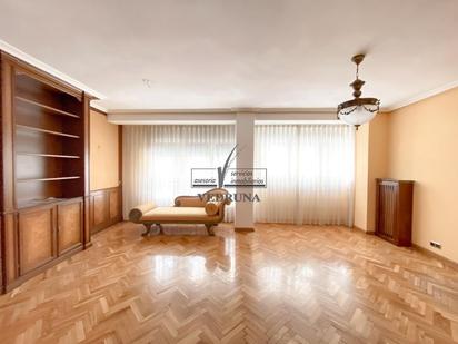 Sala d'estar de Pis en venda en  Zaragoza Capital amb Aire condicionat, Calefacció i Jardí privat