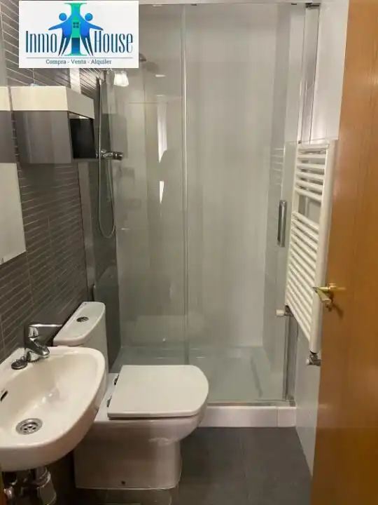 Badezimmer von Wohnung zur Miete in Albacete mit Klimaanlage, Heizung und Terrasse
