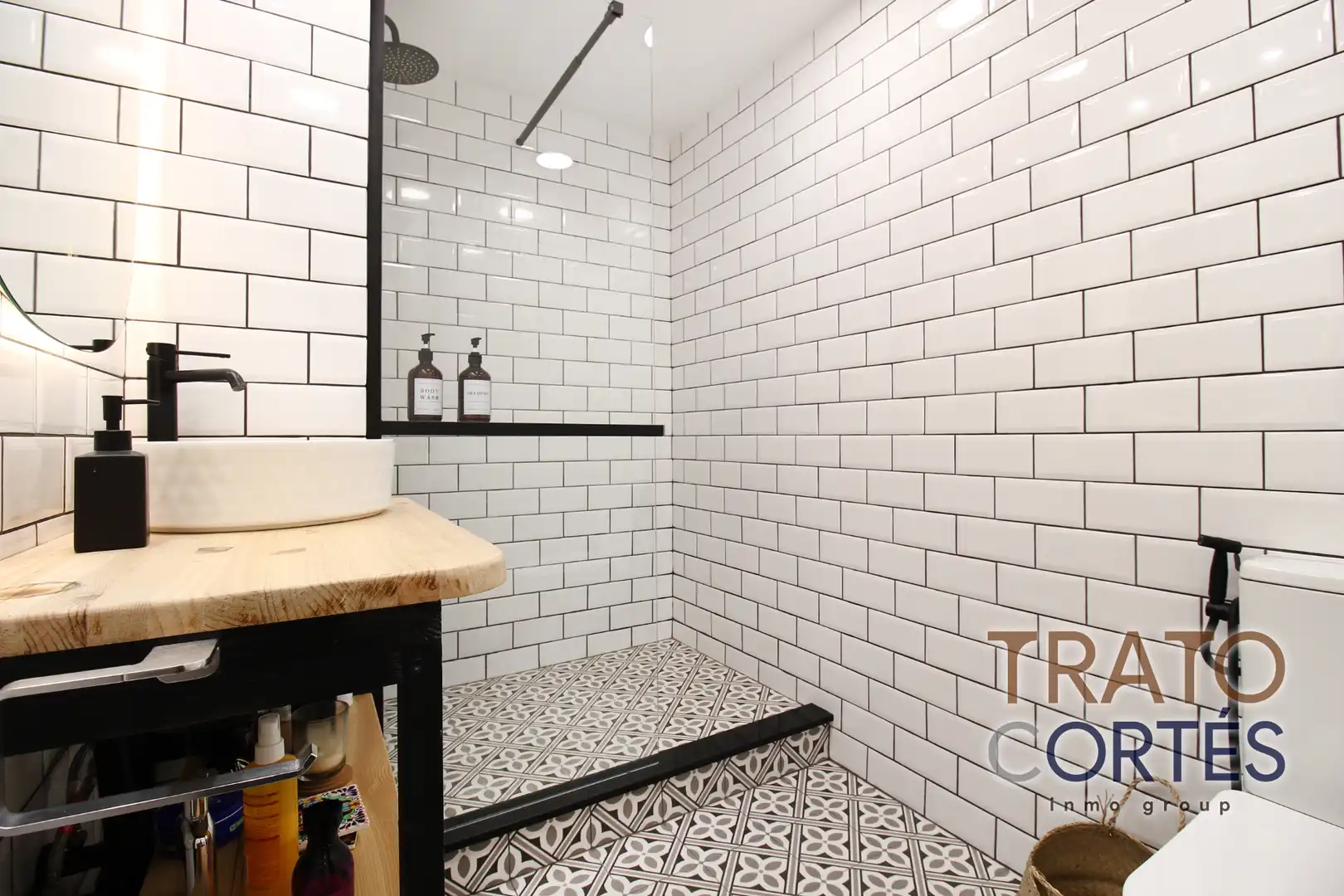 Bathroom of Ground floor for sale in Passeig Maragall
