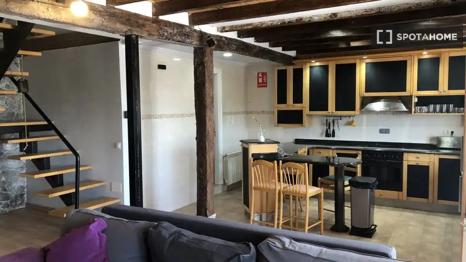 Cuina de Pis per a compartir en Santa Cruz de Bezana amb Aire condicionat, Calefacció i Moblat