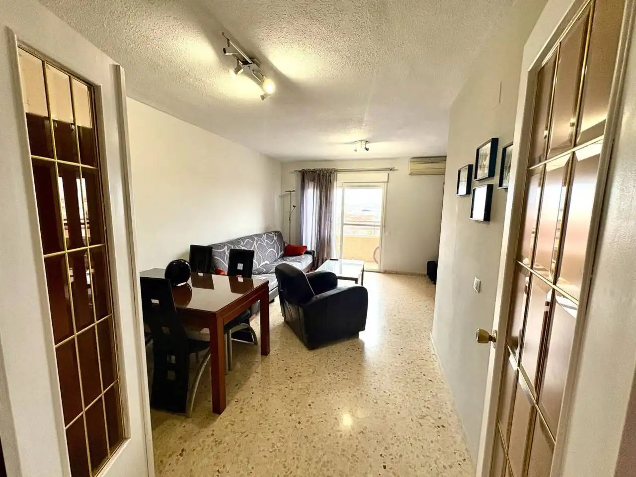 Wohnzimmer von Wohnung zum Verkauf in Alicante / Alacant mit Klimaanlage, Balkon und Gemeinschaftspool