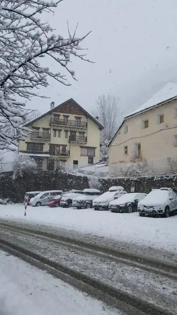 Vista exterior de Pis en venda en La Vall de Boí