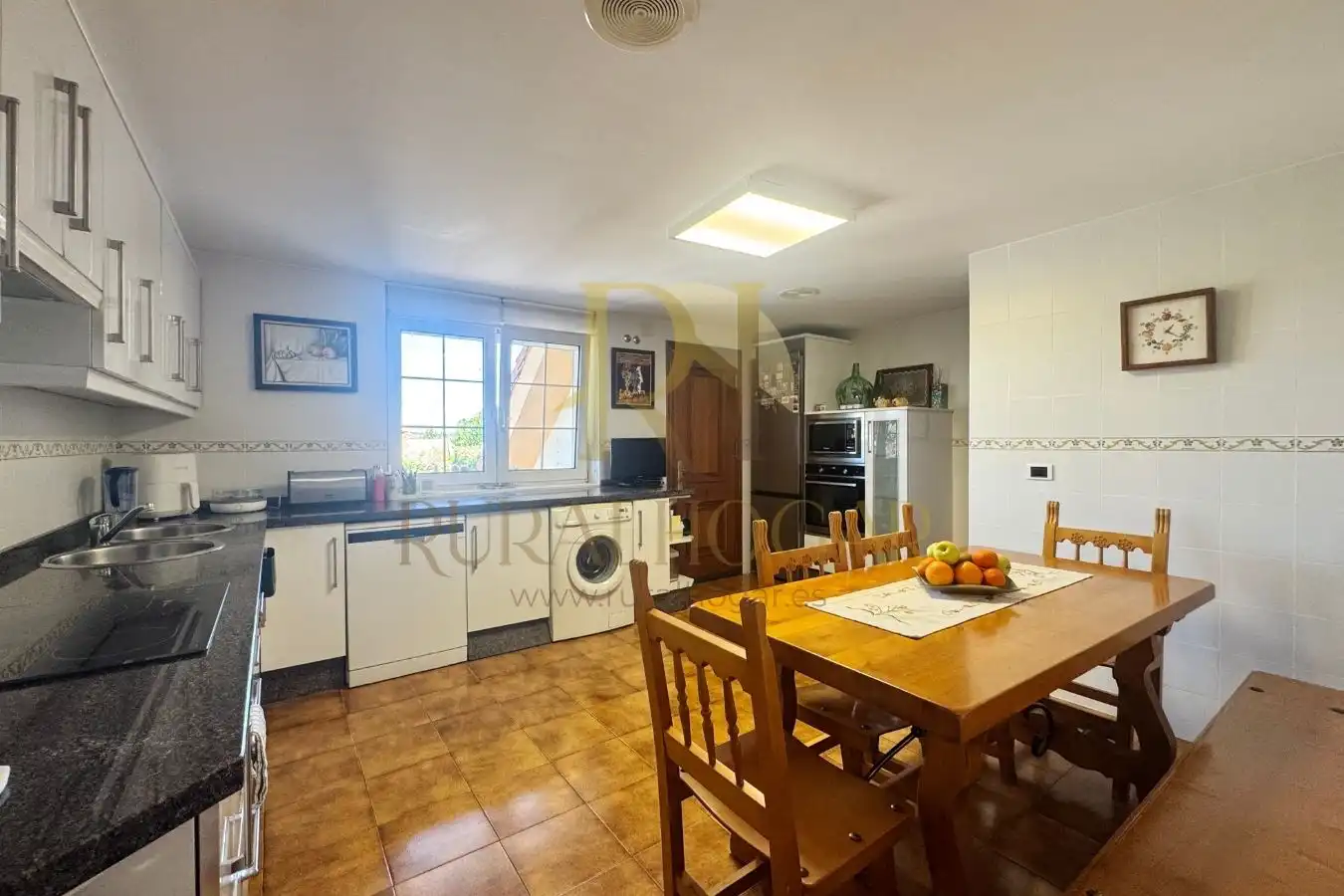 Cocina de Casa o chalet en venta en Santovenia de la Valdoncina con Calefacción, Jardín privado y Parquet