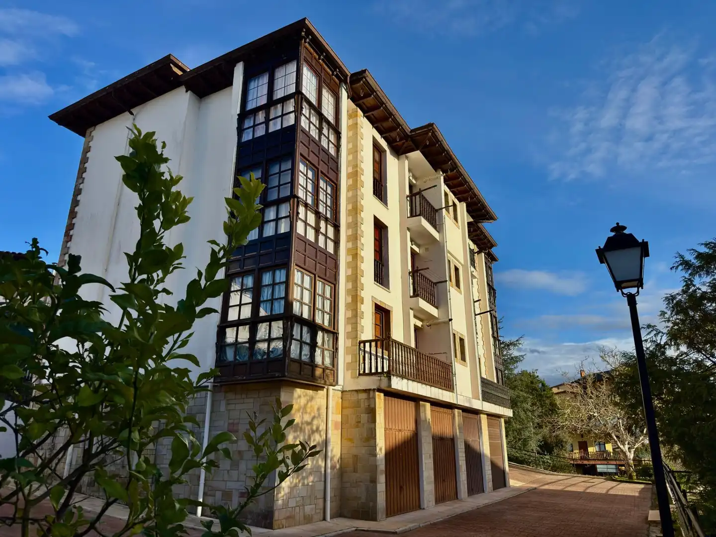 Vista exterior de Piso en venta en Comillas (Cantabria) con Calefacción y Balcón
